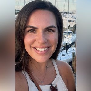 Meet your Posher, Ava